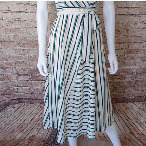 Scarborough Stripe Wrap Dress Sleeveless V Neckline Loveriche - Picture 8 of 15